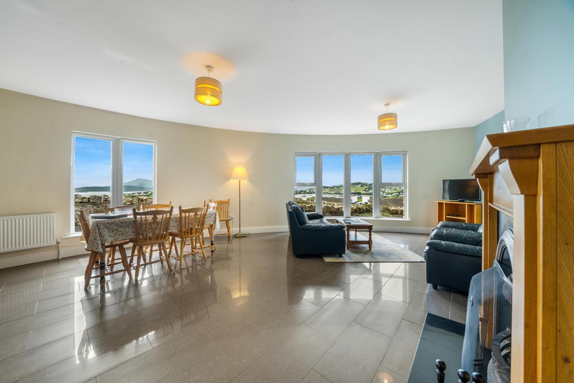 Downings Coastguard Cottages - Type B-E Екстериор снимка