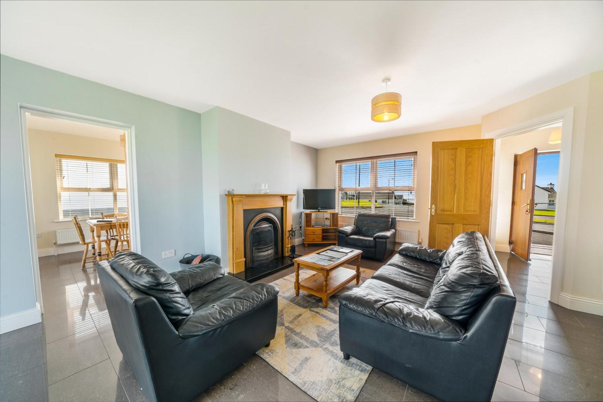 Downings Coastguard Cottages - Type B-E Екстериор снимка