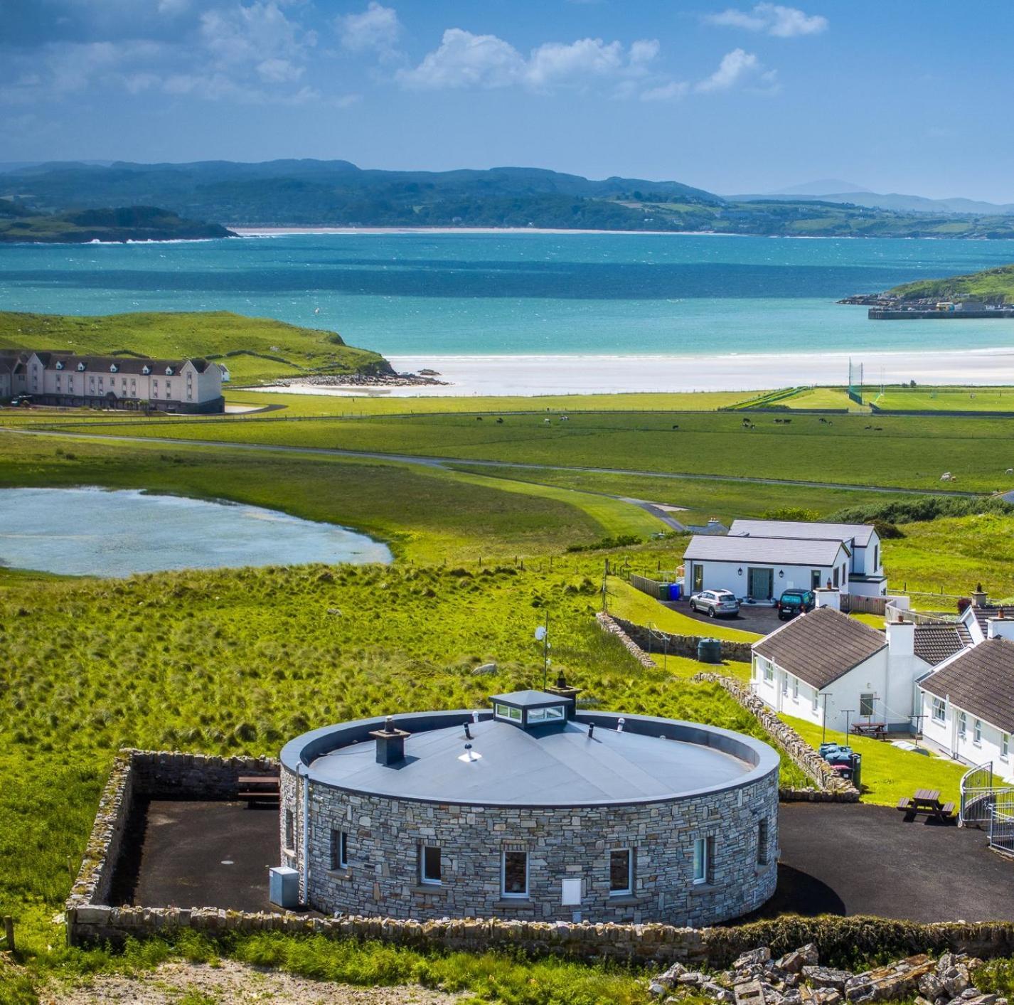 Downings Coastguard Cottages - Type B-E Екстериор снимка